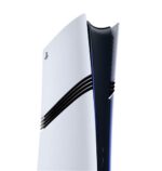 Consola Sony PS5 Pro blanca y negra - Imagen 4